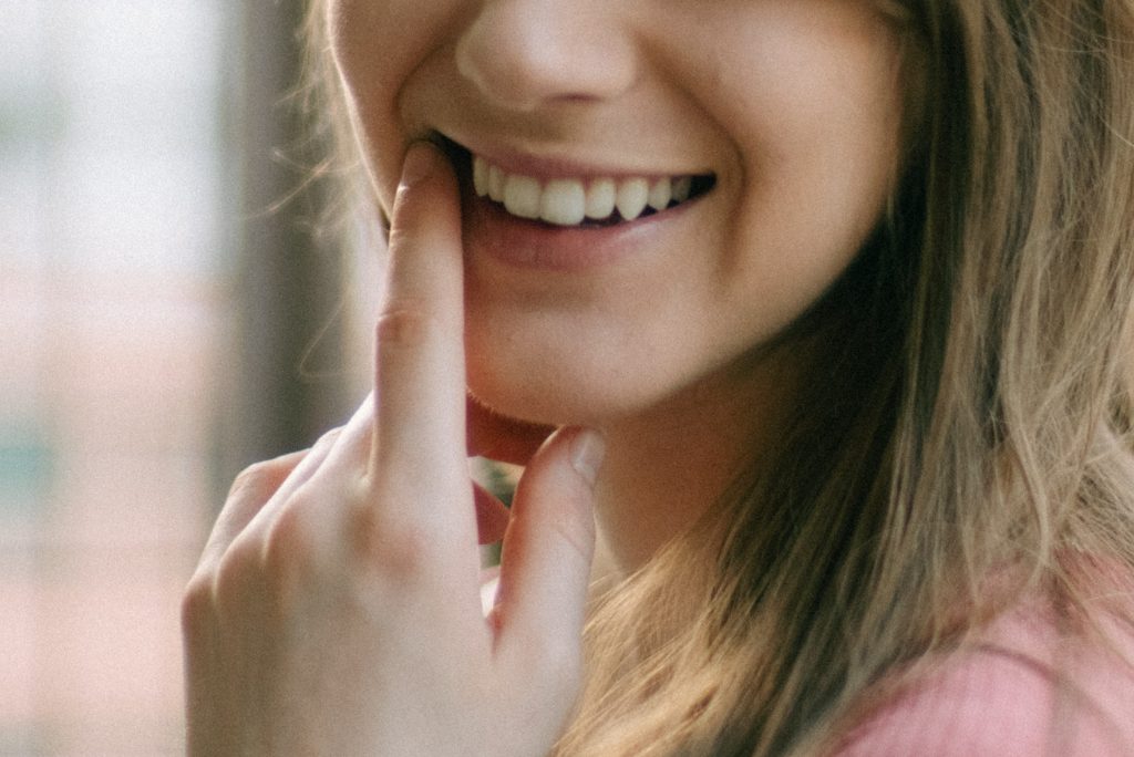 dientes adultos Dientes de leche en adultos: causas y riesgos