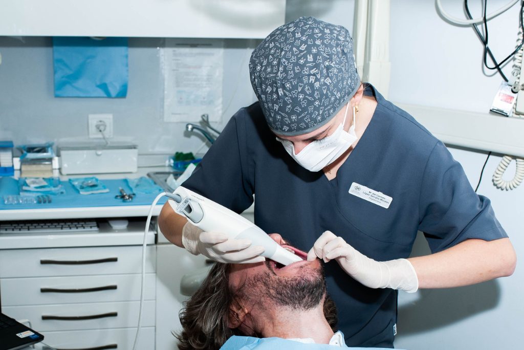 Caries dentales Cómo combatir las caries dentales