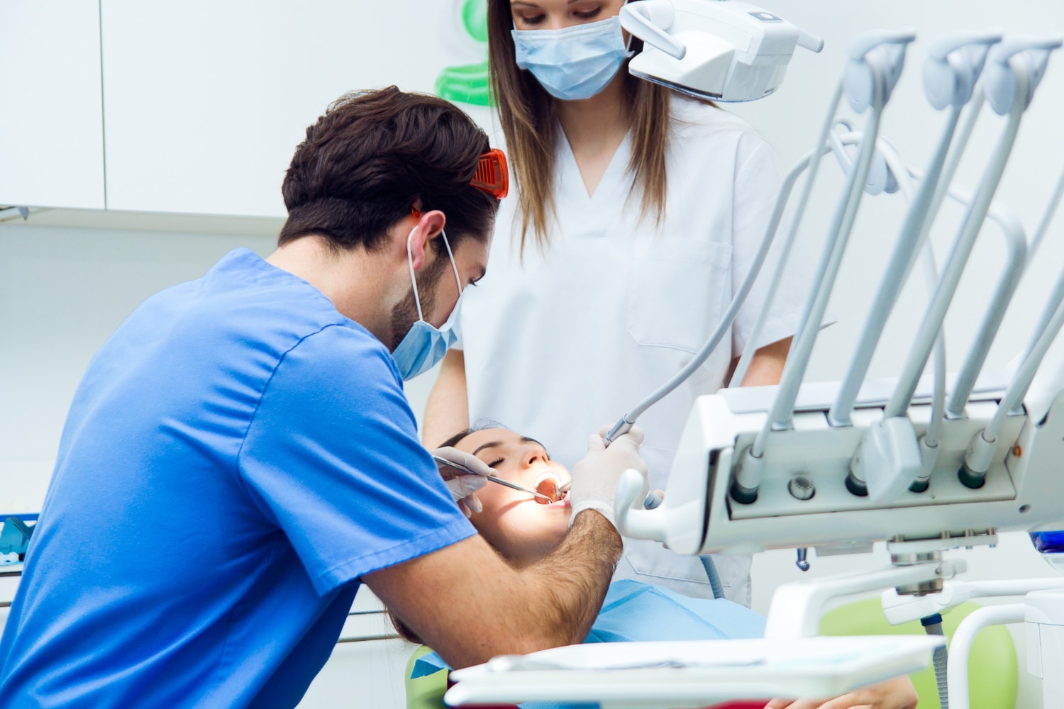 3116 Entendiendo la Periimplantitis: Una Complicación en la Odontología Moderna